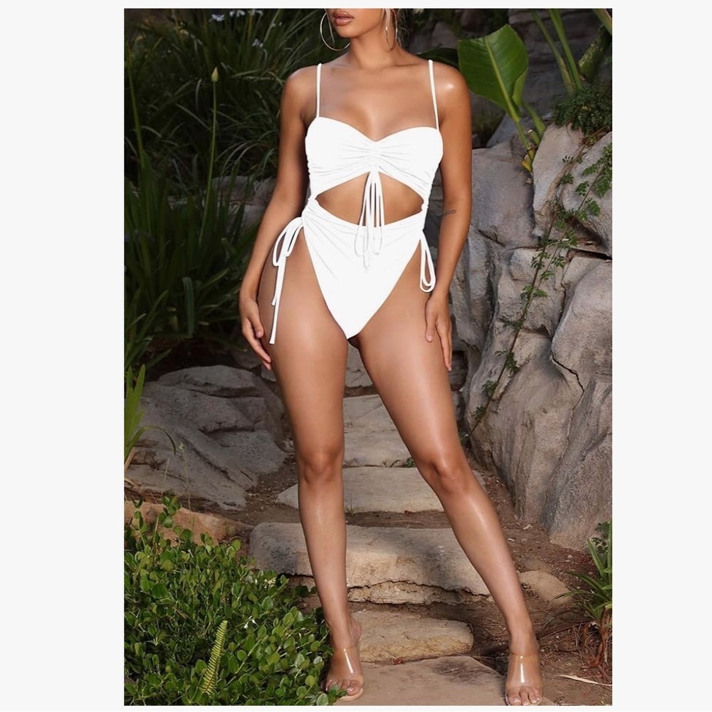 Elegant White One Piece Swimsuit with Cut Out Design NWOT size Medium